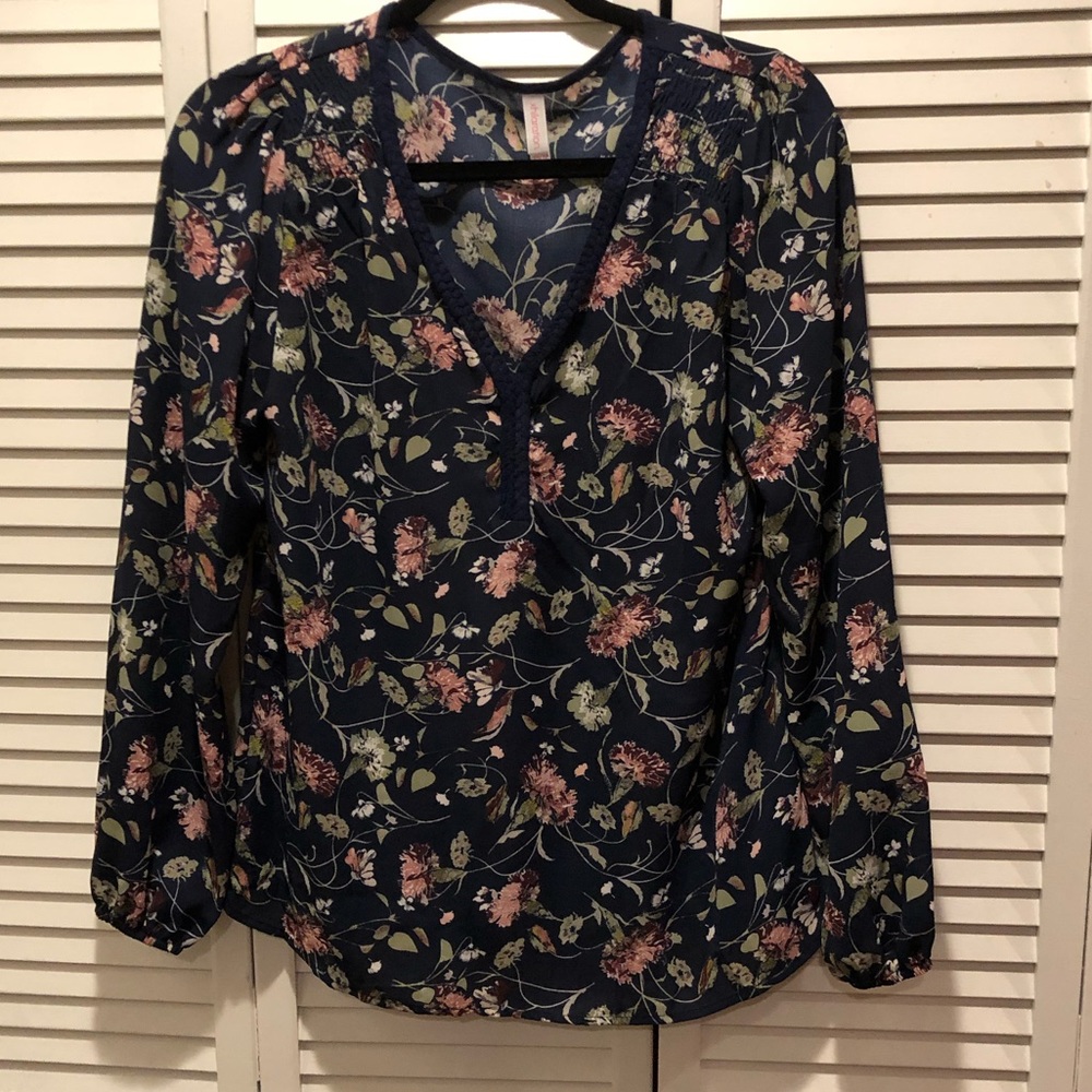 Blue floral pattern top